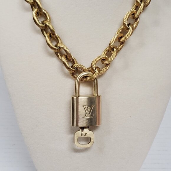 Louis Vuitton Lock & Key Gold with Unbranded CubanGeometry Stainless Steel Chain - Picture 3 of 10